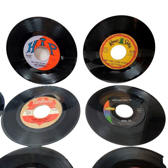 Junk Lot of 20 Vinyl Records 45 rpm 2 8 Tracks Variety Mixed Media Artists Music - Picture 7 of 16